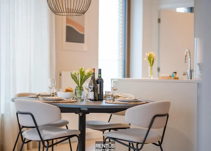 O Searys - Stylish With Stadium View In *