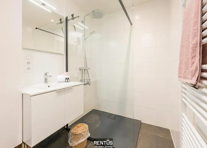 O Searys - Stylish With Stadium View In אוסטנדה