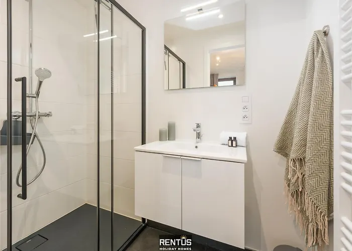 O Searys - Stylish With Stadium View In *