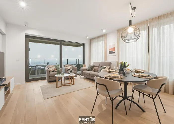 O Searys - Stylish With Stadium View In